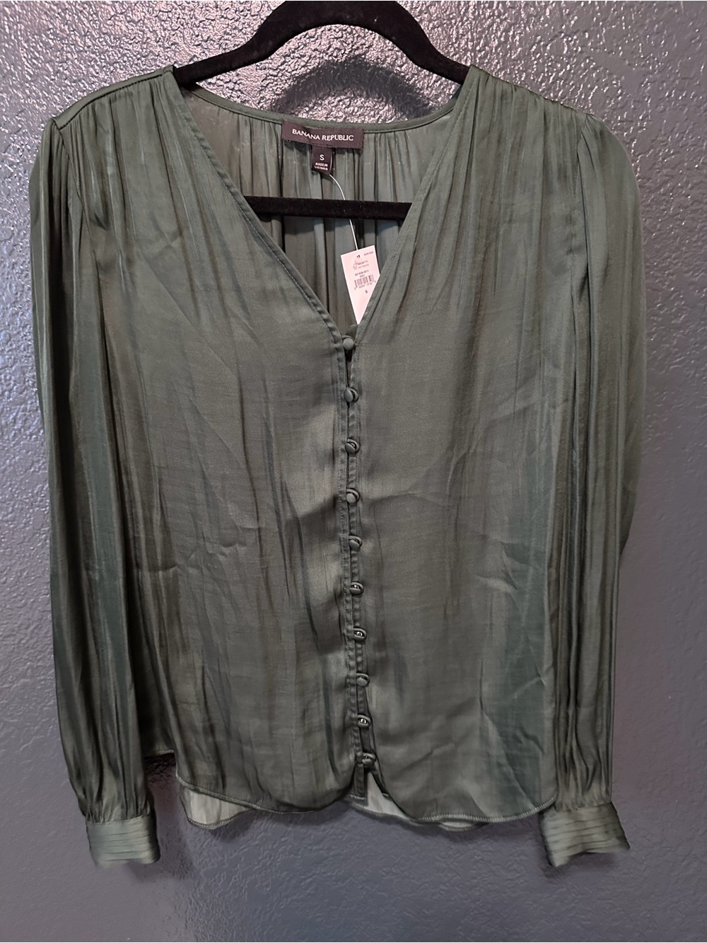 Banana Republic Moss Green V-Neck Button-Front Blouse
